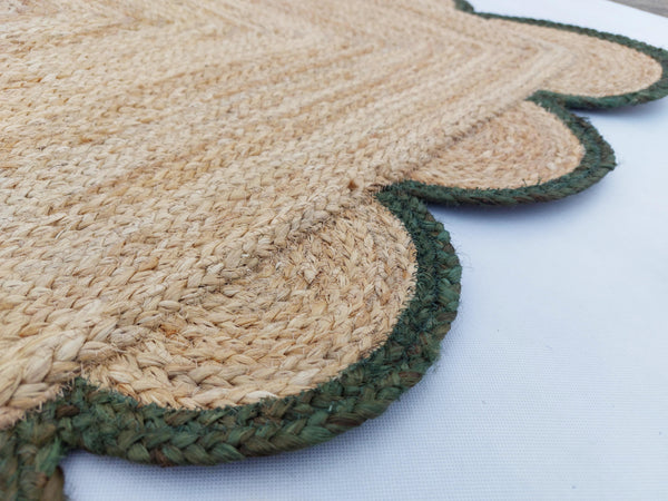 Natural Jute Scallop Rug with Green Edge