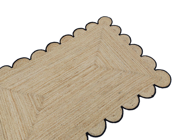 Natural Jute Scallop Rug with Black Edge