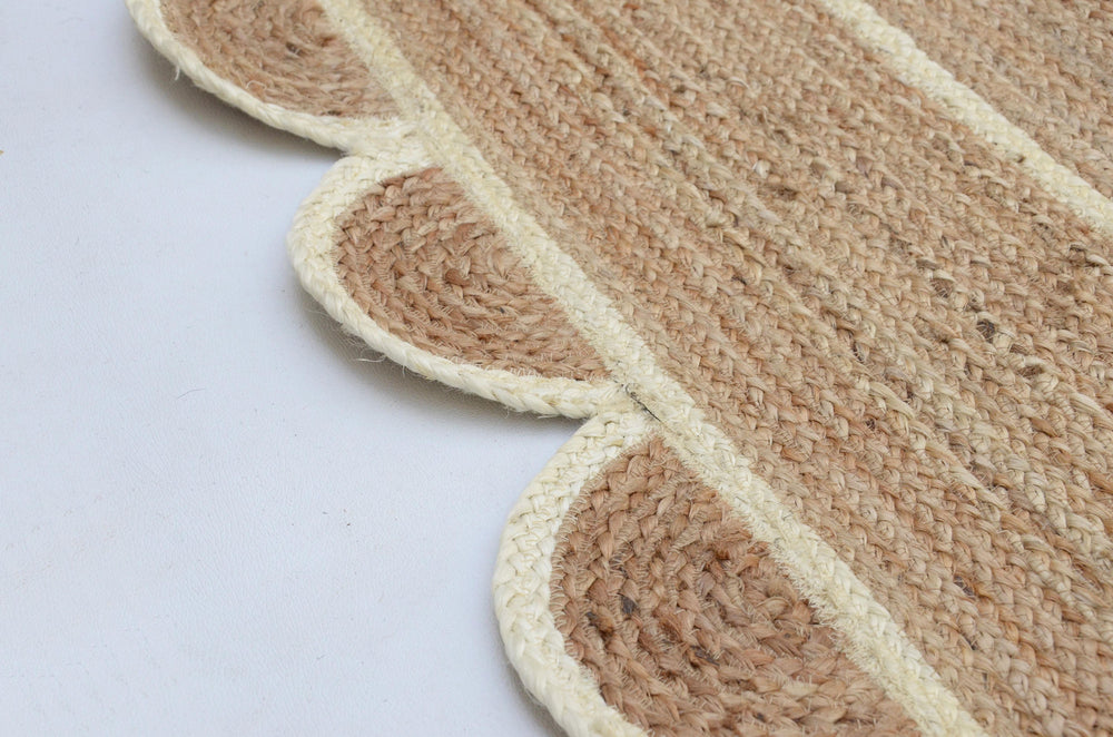 Natural Jute Scallop Rug with Off White Trim